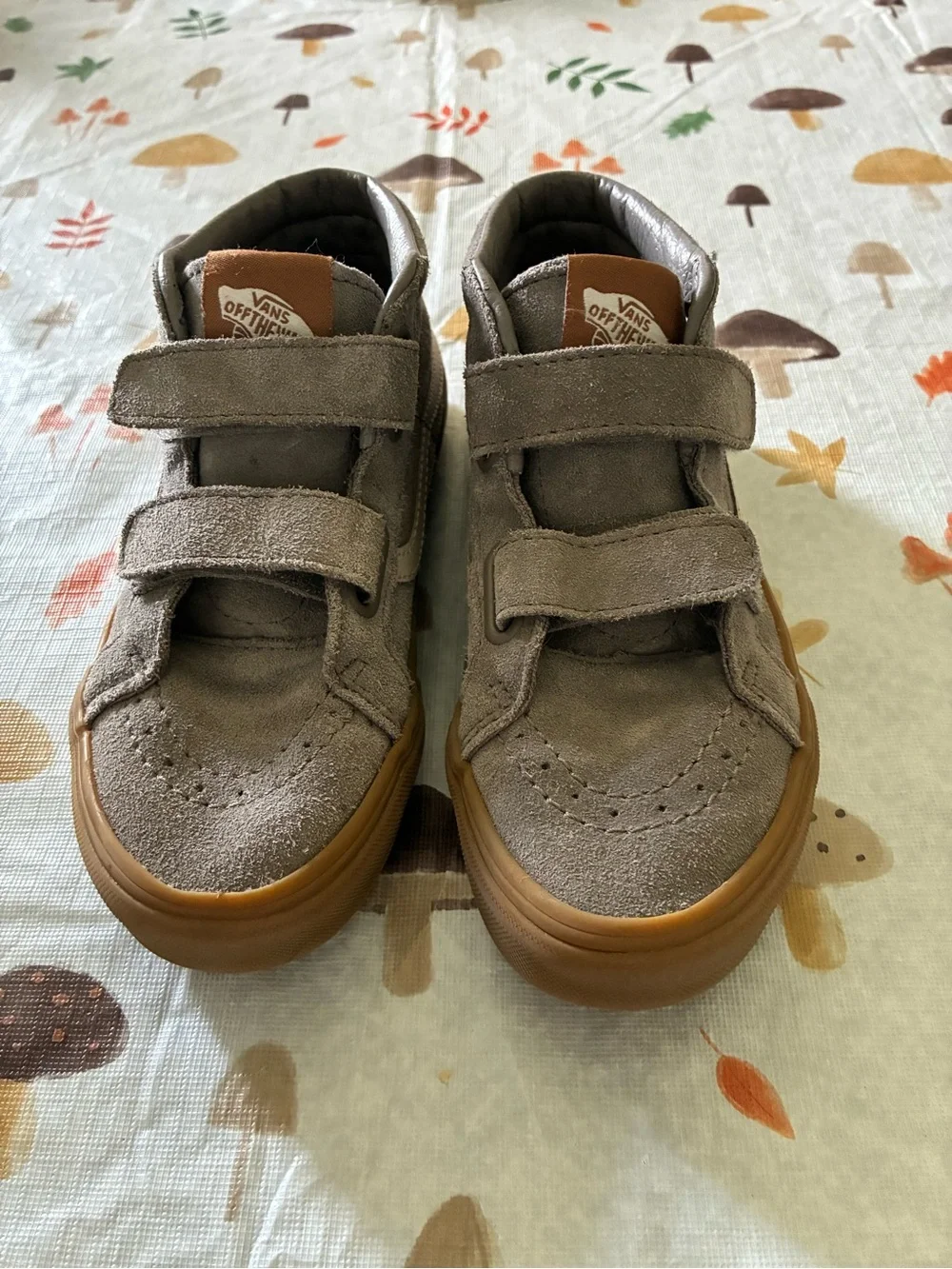 Vans Kids Suede Hook-and-Loop Sneakers in Taupe and Gum